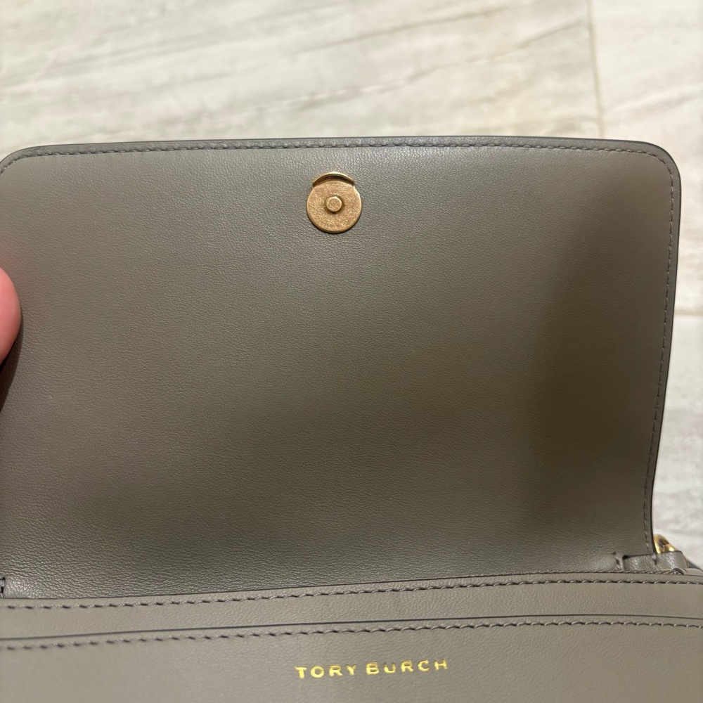 Tory Burch Taupe Quilted Leather Crossbody EUC - Picture 11 of 13